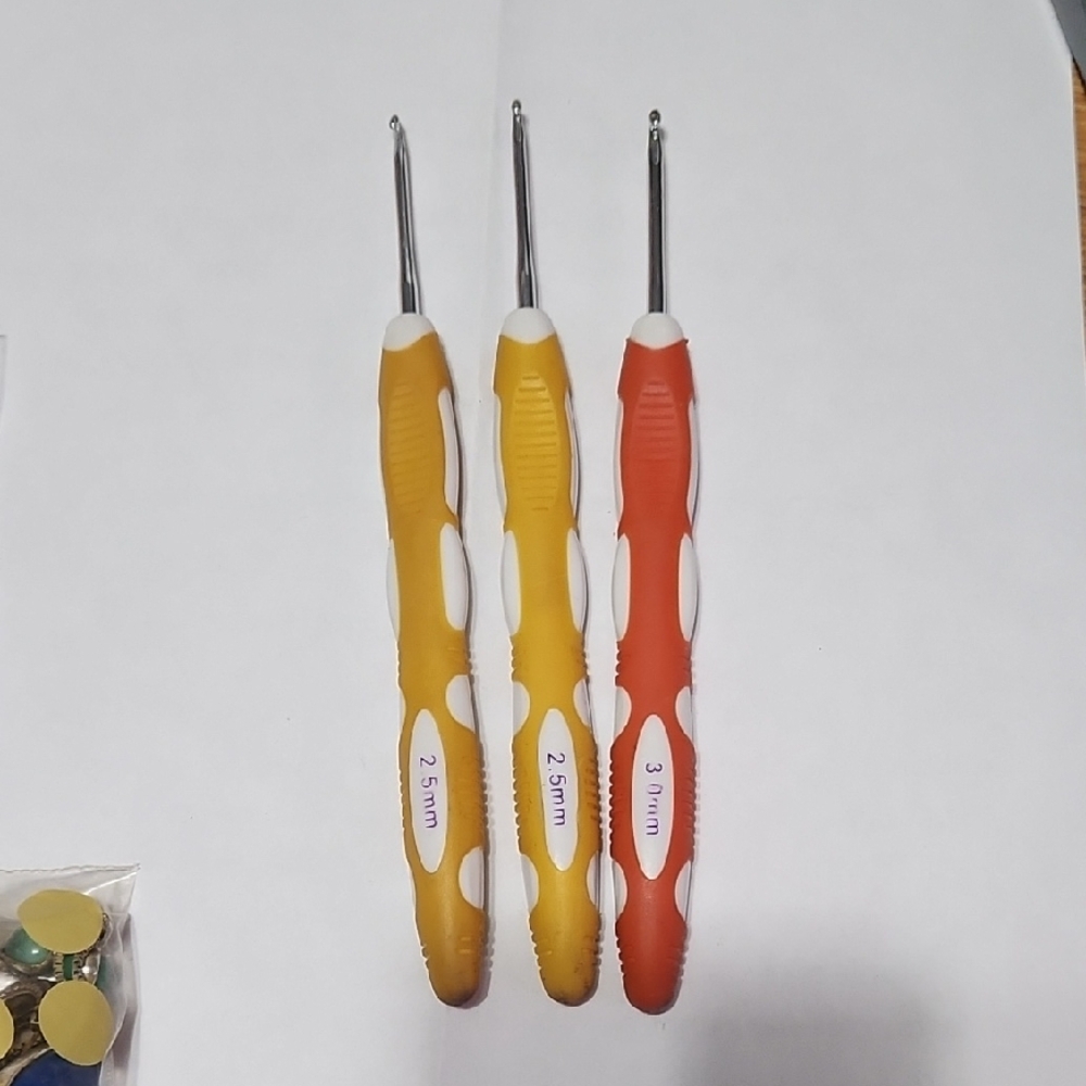 Ergonomic Crochet Hook Set - Yellow, Orange, White
